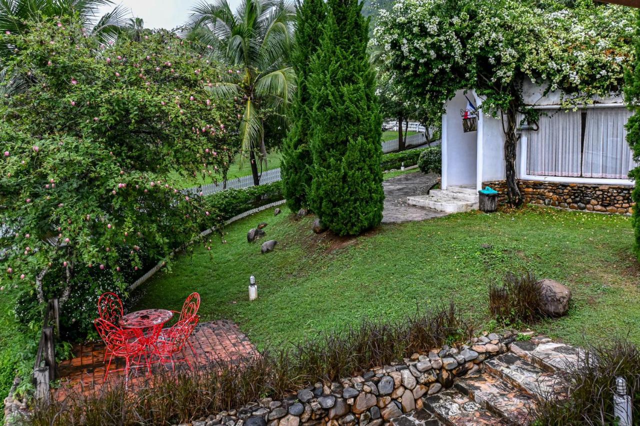 Swiss Valley Hip Resort Suan Phueng Bagian luar foto