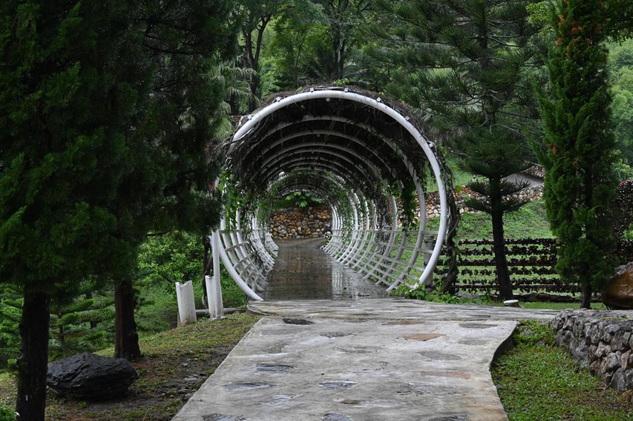 Swiss Valley Hip Resort Suan Phueng Bagian luar foto