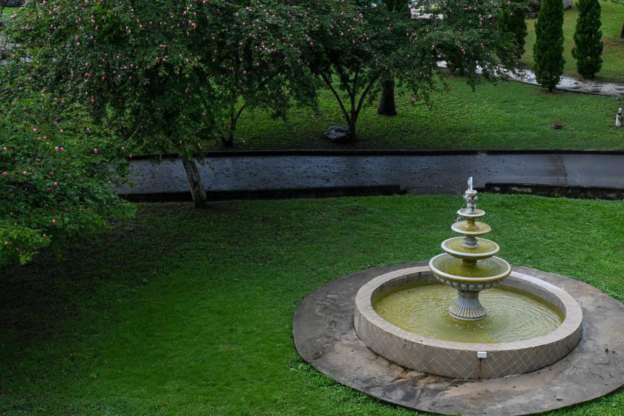 Swiss Valley Hip Resort Suan Phueng Bagian luar foto