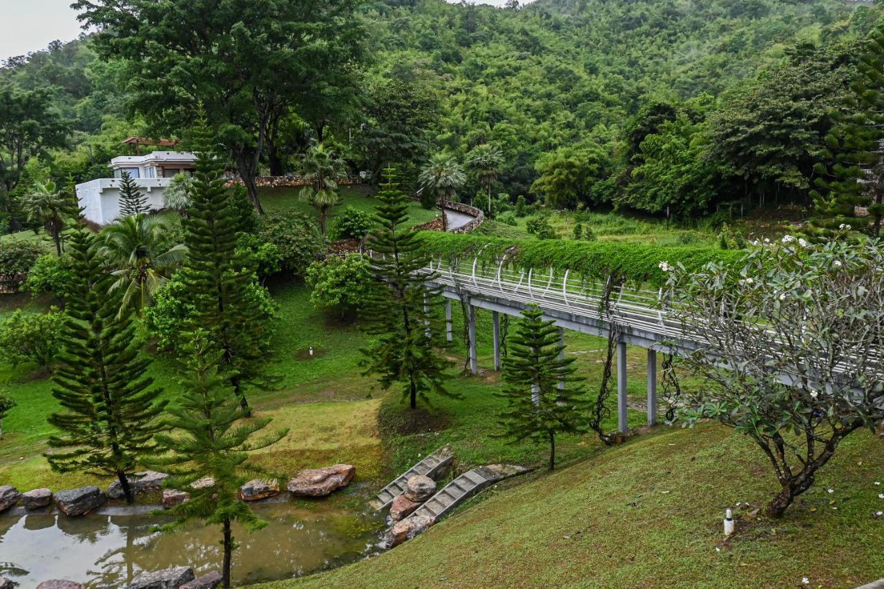 Swiss Valley Hip Resort Suan Phueng Bagian luar foto