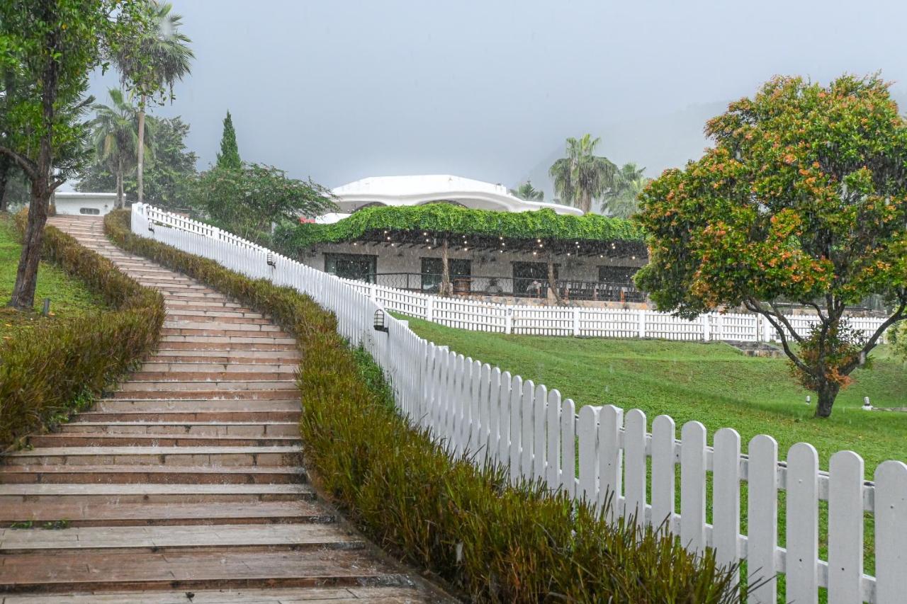 Swiss Valley Hip Resort Suan Phueng Bagian luar foto