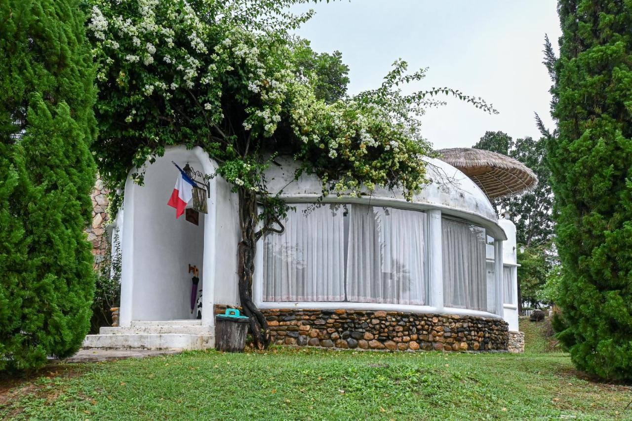 Swiss Valley Hip Resort Suan Phueng Bagian luar foto