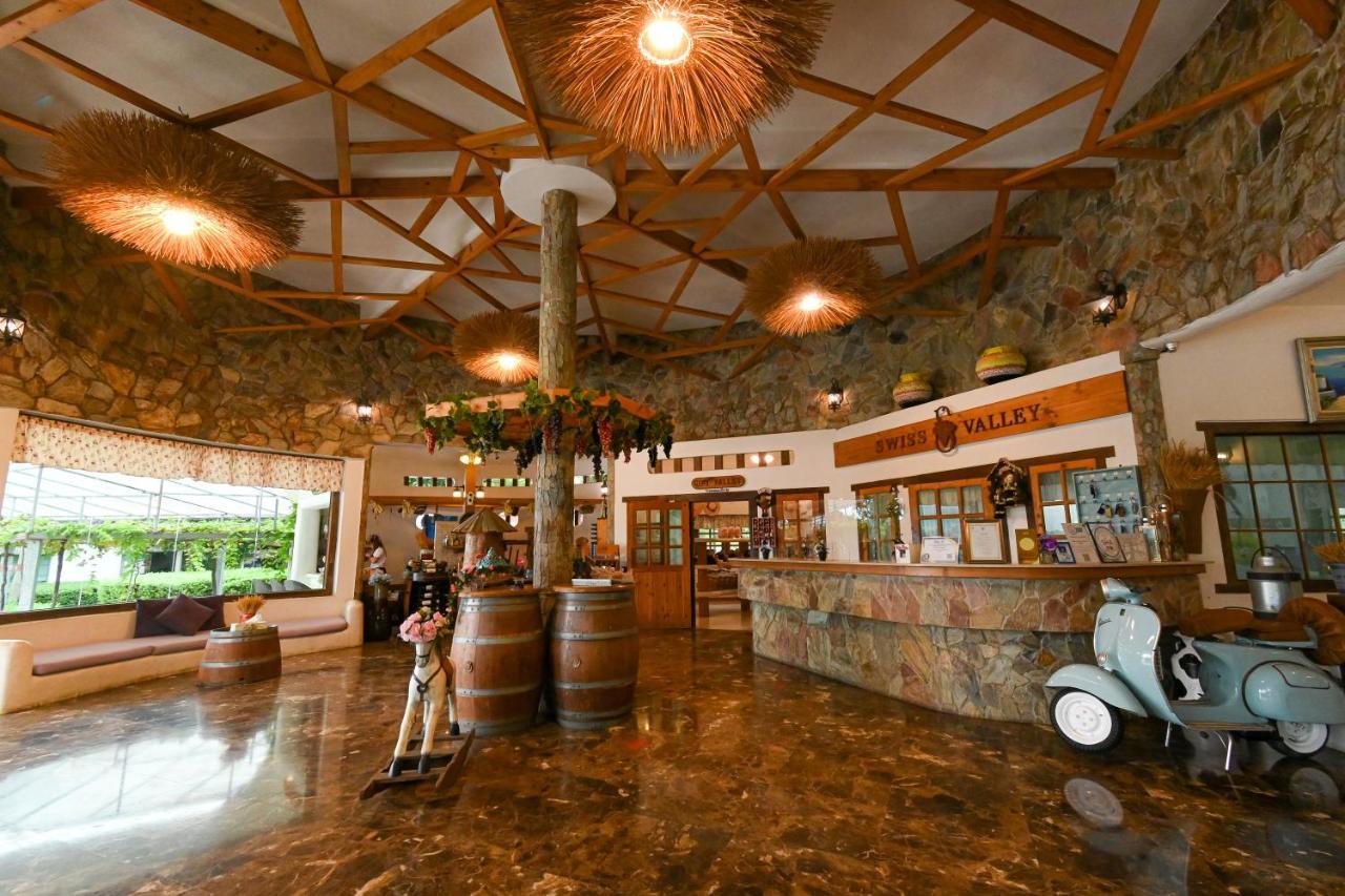 Swiss Valley Hip Resort Suan Phueng Bagian luar foto