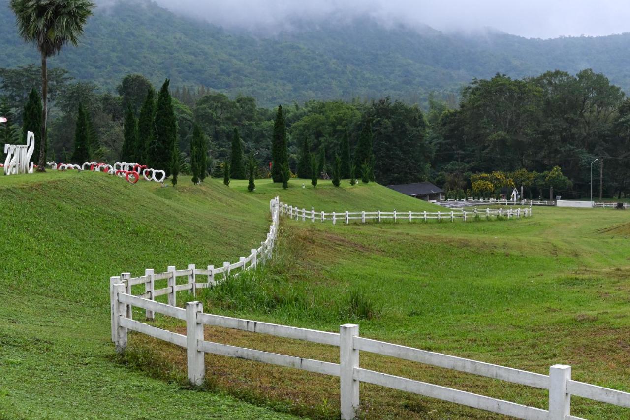 Swiss Valley Hip Resort Suan Phueng Bagian luar foto